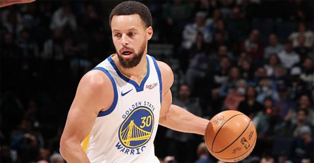 星空-突发膝盖不适 库里：如果一切顺利 我会争取明日背靠背出战